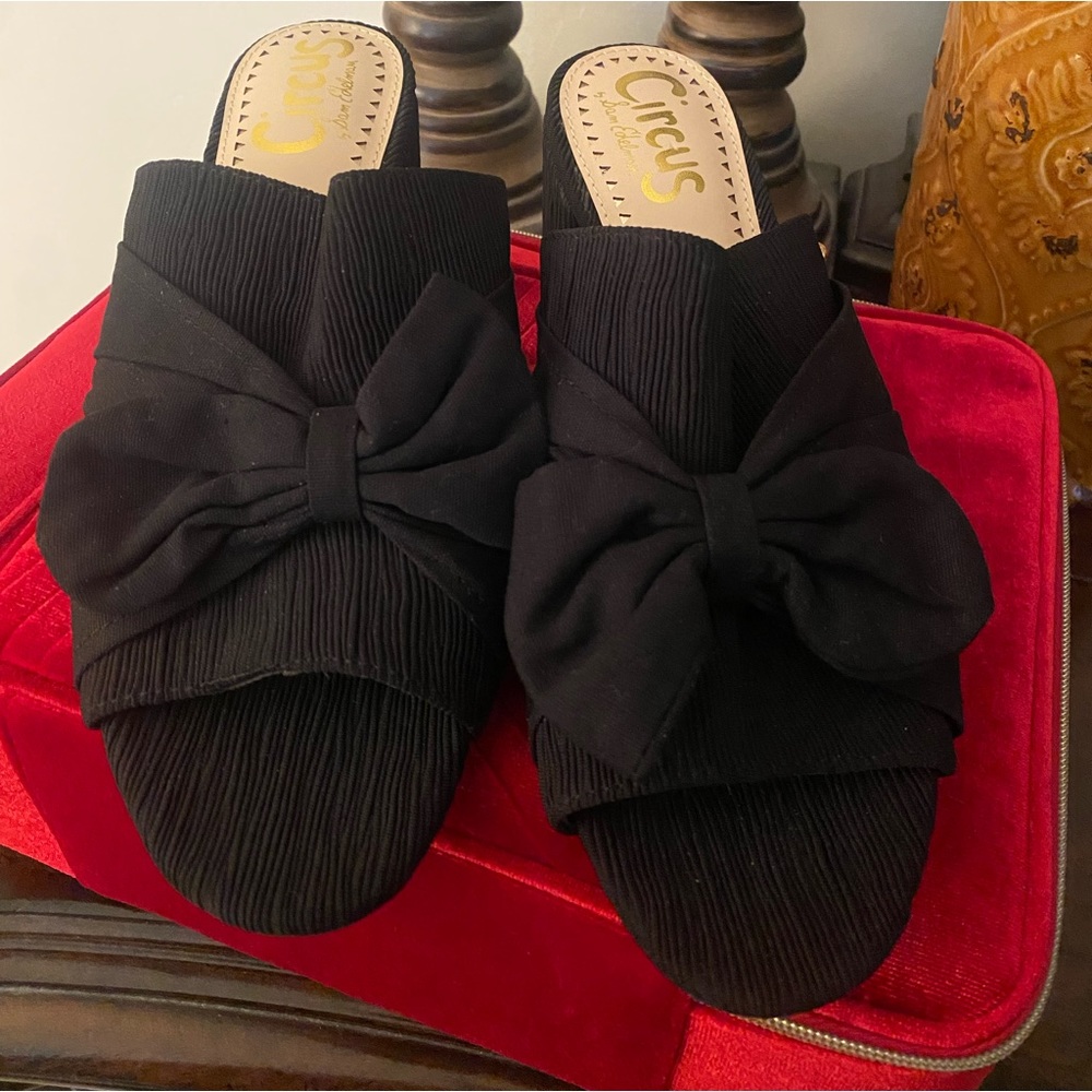 Circus by Sam Edelman Sahara black ruffle heels 8 NWOT